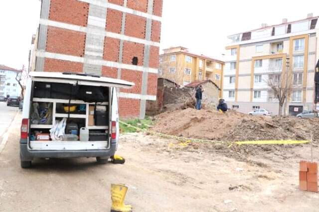 İnşaatın Temel Kazısında İnsan Kafatası ve Kemikleri Bulundu