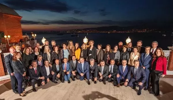 İzmir'in Yeni Belediye Başkanları Seçim Sonrası İlk Kez Bir Araya Geldi