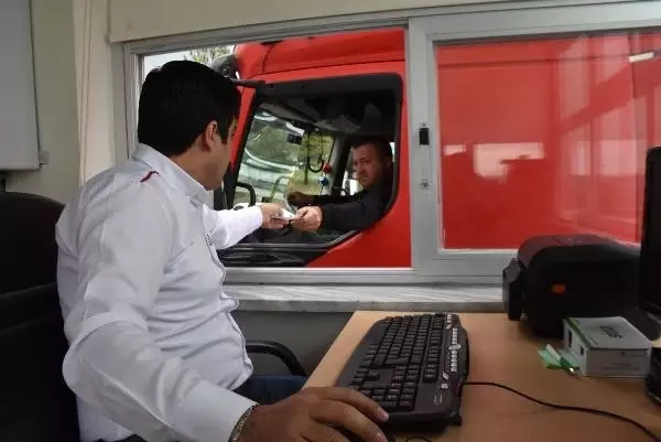 Kapıkule'de Tır Sürücülerinin Kuyruk Çilesi Sona Erdi Kapıkule'de Tır Sürücülerinin Kuyruk Çilesi Sona Erdi