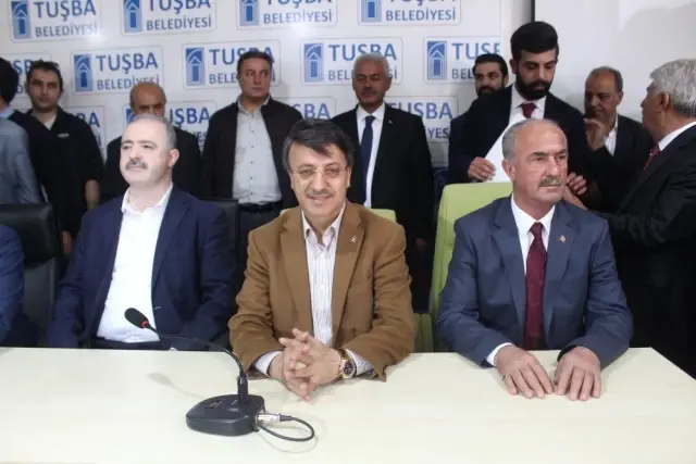 Seçimi Kazanan KHK'lı HDP'linin Yerine AK Parti'li Aday Mazbatayı Aldı Seçimi Kazanan KHK'lı HDP'linin Yerine AK Parti'li Aday Mazbatayı Aldı
