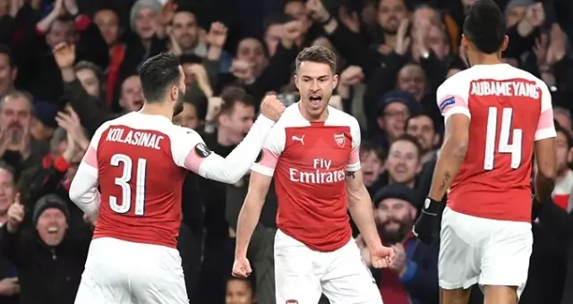 Napoli'yi 2-0 ile Geçen Arsenal, Tura Göz Kırptı
