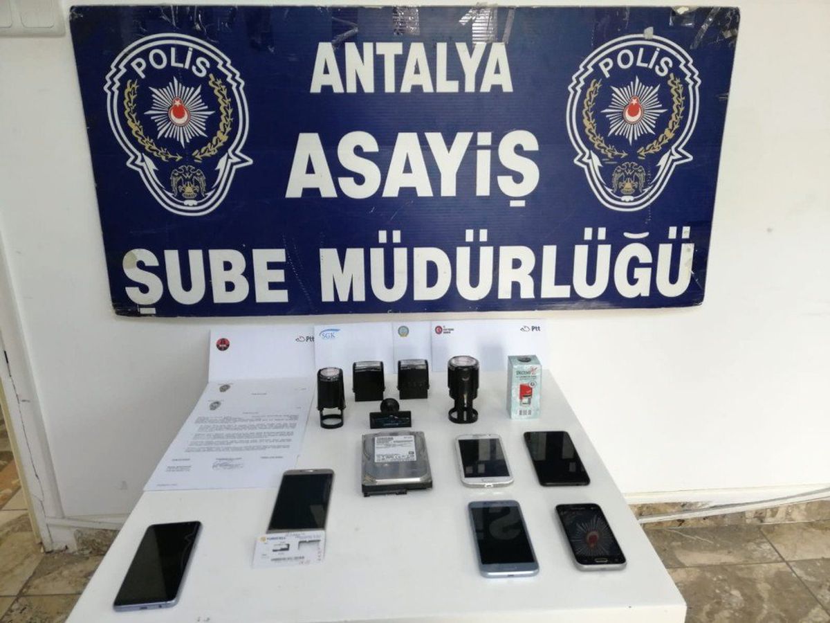 Vatandaşları İş ve Emeklilik Vaadiyle 770 Bin TL Dolandırdılar