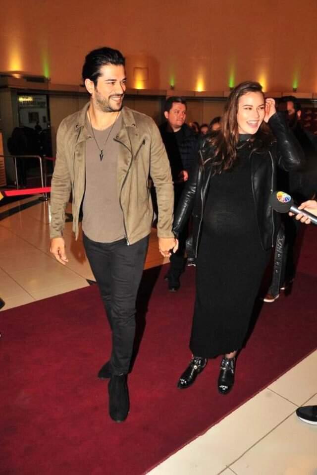 Bomba İddia! Fahriye Evcen Doğuma Girdi