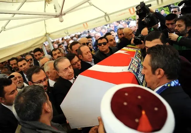 Can Bartu Son Yolculuğuna Uğurlandı Can Bartu Son Yolculuğuna Uğurlandı