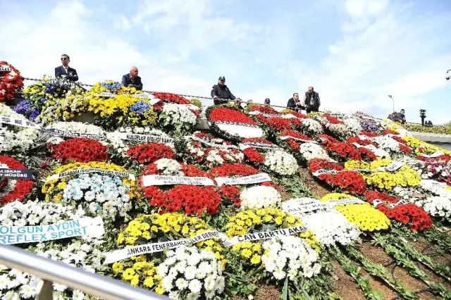 Can Bartu Son Yolculuğuna Uğurlandı Can Bartu Son Yolculuğuna Uğurlandı