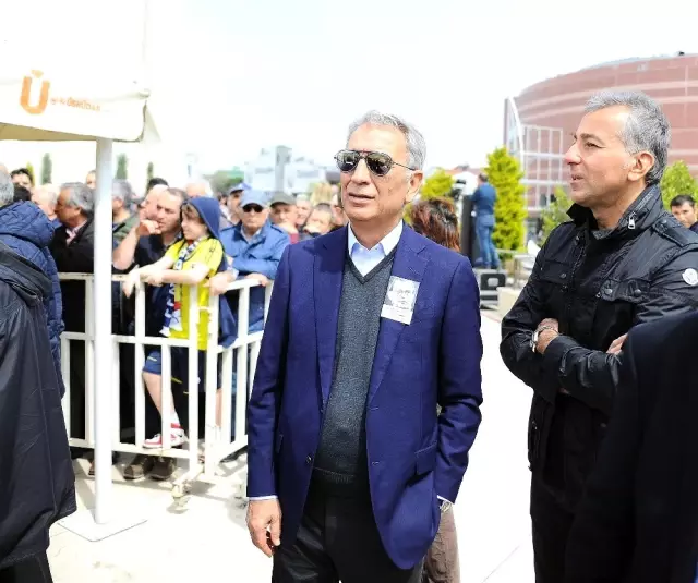Can Bartu Son Yolculuğuna Uğurlandı Can Bartu Son Yolculuğuna Uğurlandı