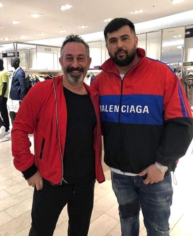 Cem Yılmaz, Tabela Paylaşımıyla Sosyal Medyada Çok Konuşuldu!
