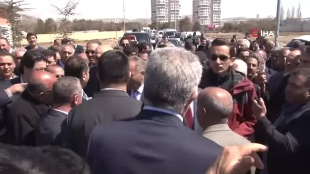 Khk ile İhraç Edilen Hdp'li Berki'nin Yerine AK Parti'li Salih Akman Mazbatayı Aldı Khk ile İhraç Edilen Hdp'li Berki'nin Yerine AK Parti'li Salih Akman Mazbatayı Aldı