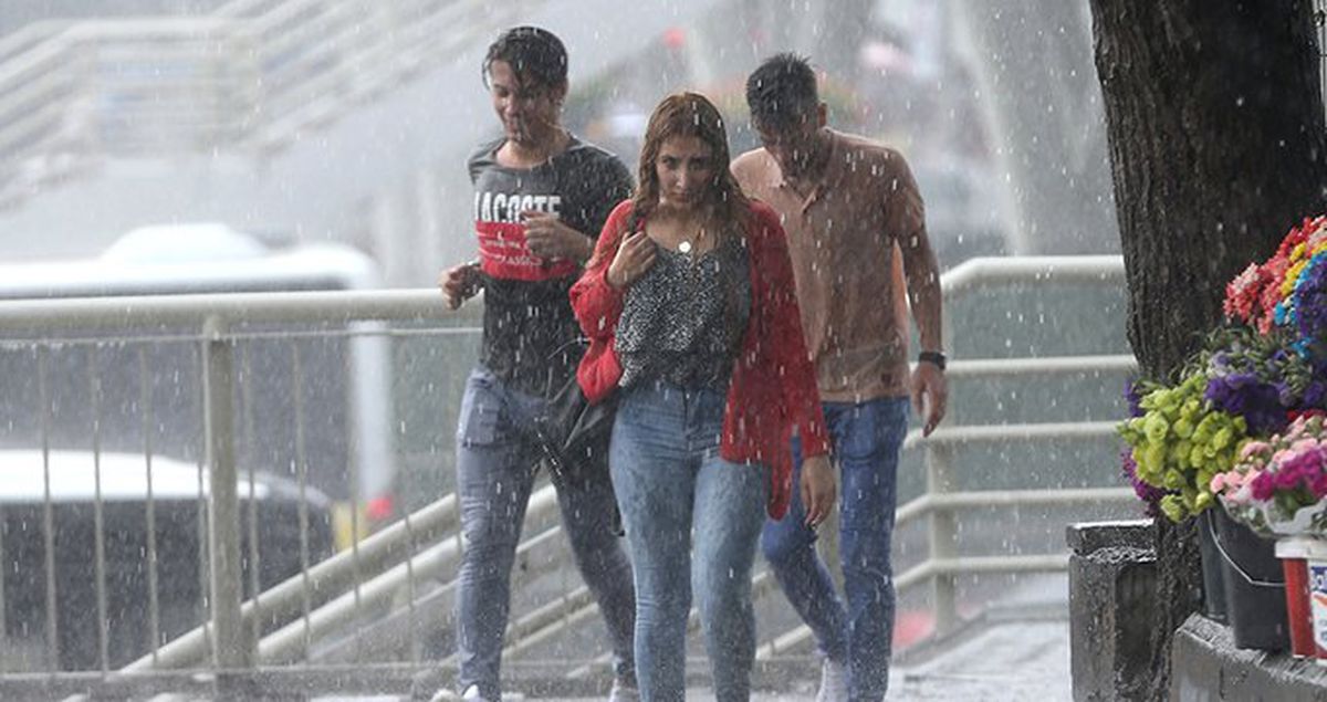 Meteoroloji Saat Verip Uyardı: İstanbul ve Ankara'ya Kuvvetli Sağanak Yağış Geliyor