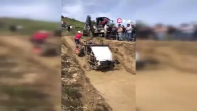 Off-Roadçıların Çamurla Mücadelesi Nefesleri Kesti Off-Roadçıların Çamurla Mücadelesi Nefesleri Kesti