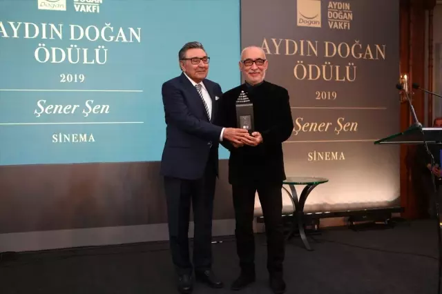 Şener Şen, '23. Aydın Doğan Ödülü'Nün Sahibi Oldu Şener Şen, '23. Aydın Doğan Ödülü'Nün Sahibi Oldu
