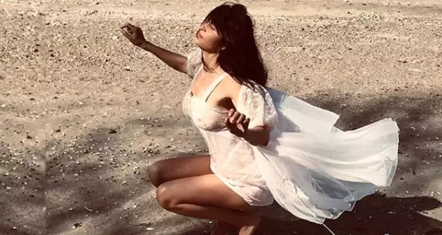 50 Yaşındaki Ünlü Model Cesur Pozlarıyla Yürek Hoplattı 50 Yaşındaki Ünlü Model Cesur Pozlarıyla Yürek Hoplattı