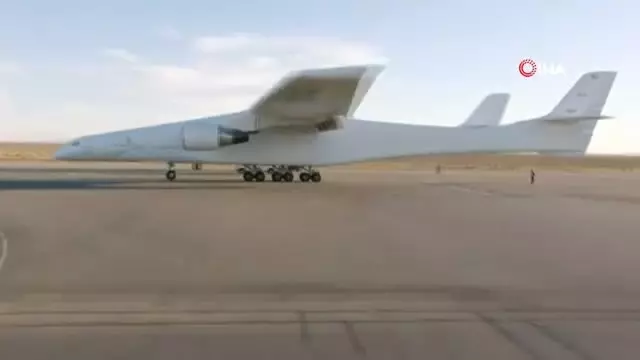 Dünyanın En Büyük Uçağı İlk Uçuşunu Yaptı