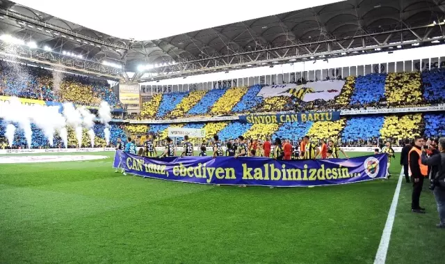 Fenerbahçe'den Anlamlı Pankart Fenerbahçe'den Anlamlı Pankart