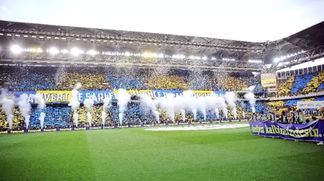 Fenerbahçe'den Anlamlı Pankart Fenerbahçe'den Anlamlı Pankart