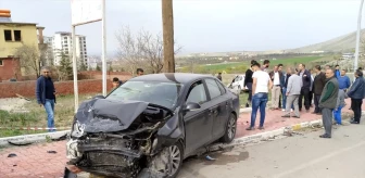 Kahramanmaraş'ta İki Otomobil Çarpıştı: 3 Yaralı