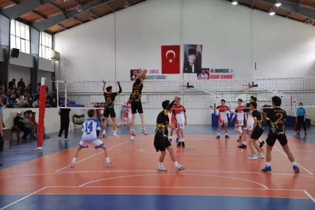 Kulüpler Arası Yıldız Erkekler Voleybol Grup Müsabakaları Simav'da Başladı Kulüpler Arası Yıldız Erkekler Voleybol Grup Müsabakaları Simav'da Başladı