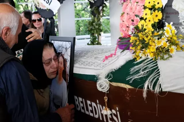 ABD'de Hayatını Kaybeden İlayda Son Yolculuğuna Uğurlandı ABD'de Hayatını Kaybeden İlayda Son Yolculuğuna Uğurlandı