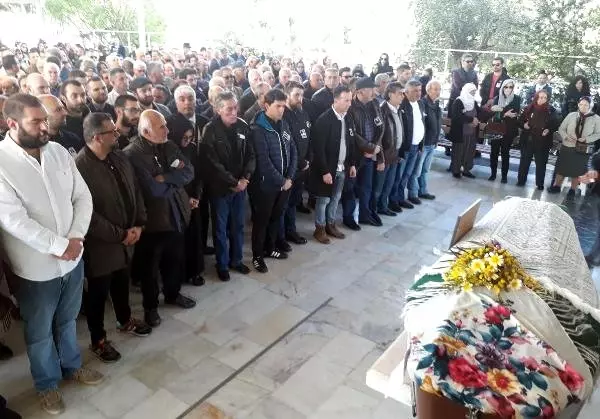 ABD'de Trafik Kazasında Ölen İlayda'ya Mimozalı Veda ABD'de Trafik Kazasında Ölen İlayda'ya Mimozalı Veda