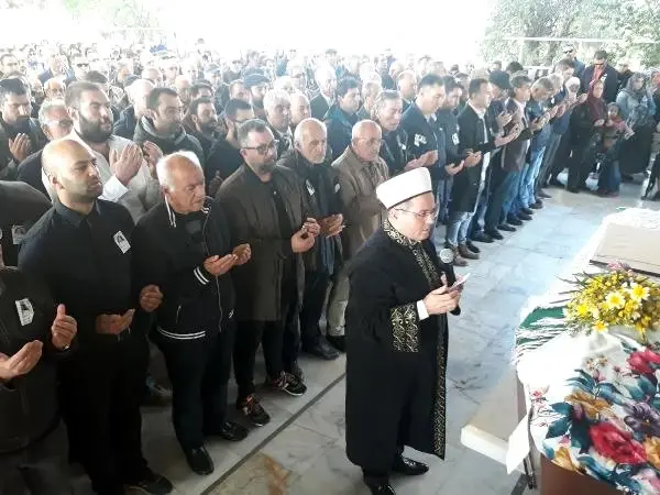 ABD'de Trafik Kazasında Ölen İlayda'ya Mimozalı Veda ABD'de Trafik Kazasında Ölen İlayda'ya Mimozalı Veda