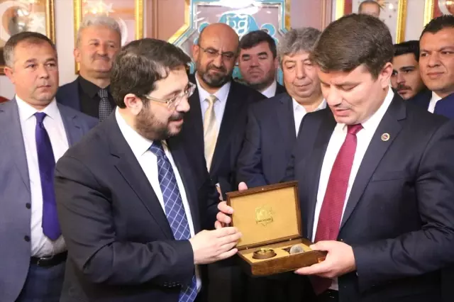 Aksaray Belediye Başkanı Dinçer Mazbatasını Aldı Aksaray Belediye Başkanı Dinçer Mazbatasını Aldı