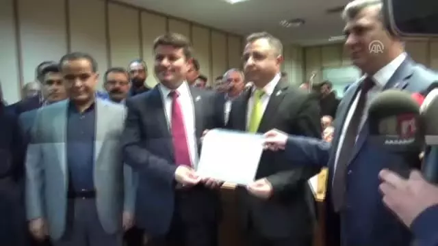 Aksaray Belediye Başkanı Dinçer Mazbatasını Aldı Aksaray Belediye Başkanı Dinçer Mazbatasını Aldı