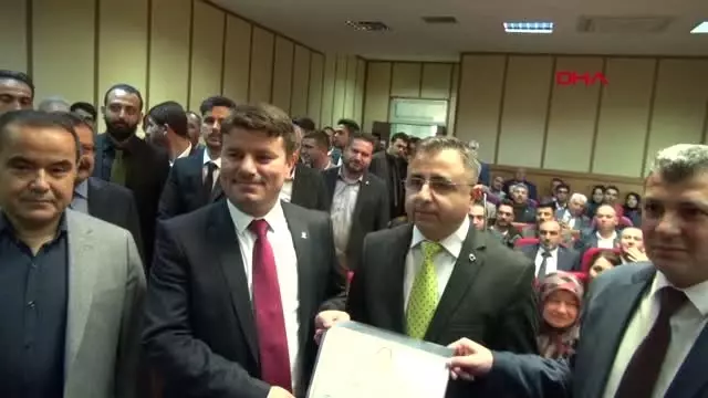 Aksaray'ın Yeni Başkanı Mazbatasını Aldı Aksaray'ın Yeni Başkanı Mazbatasını Aldı