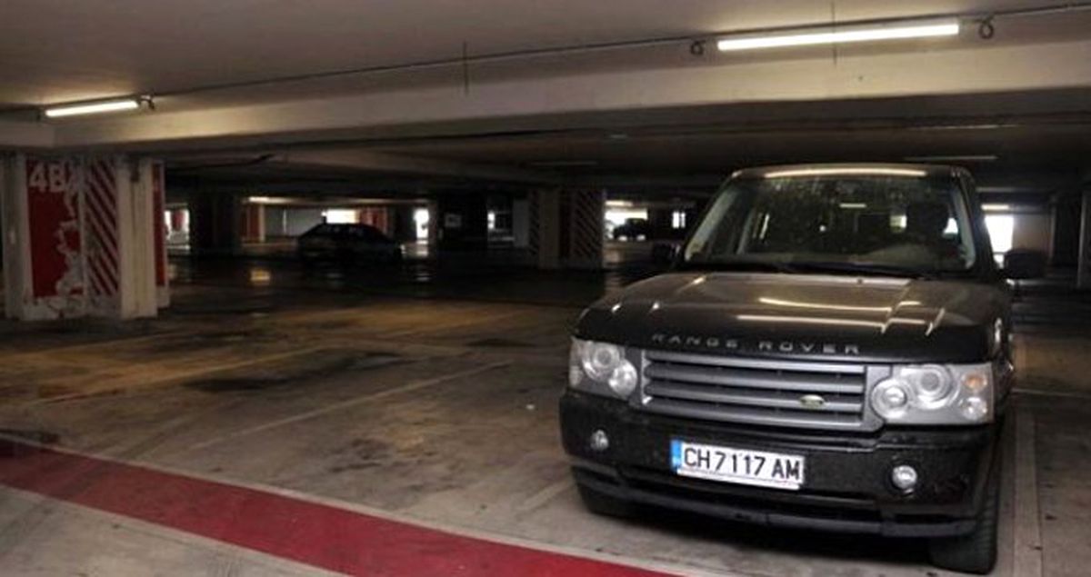 Atatürk Havalimanı'nın Otoparkında 2 Araç Kaldı
