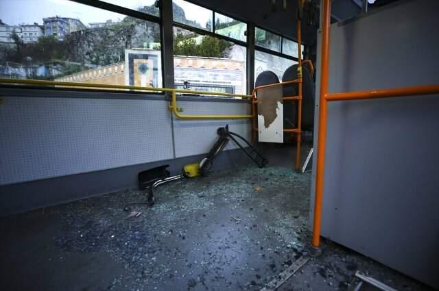 Başkent'te Özel Halk Otobüsü, Yol Temizleme Aracına Çarptı: 10 Yaralı
