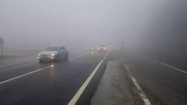 Bolu Dağı'nda Sis Nedeniyle Göz Gözü Görmüyor