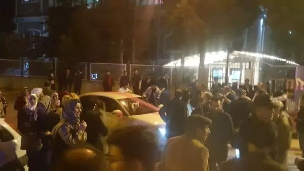 Düğünde Gelin ve Damat Yakını Gençler Kavga Etti: 2 Yaralı