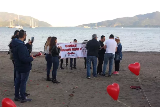 Dünyaca Ünlü Plaj, Sürpriz Evlilik Teklifine Ev Sahipliği Yaptı Dünyaca Ünlü Plaj, Sürpriz Evlilik Teklifine Ev Sahipliği Yaptı