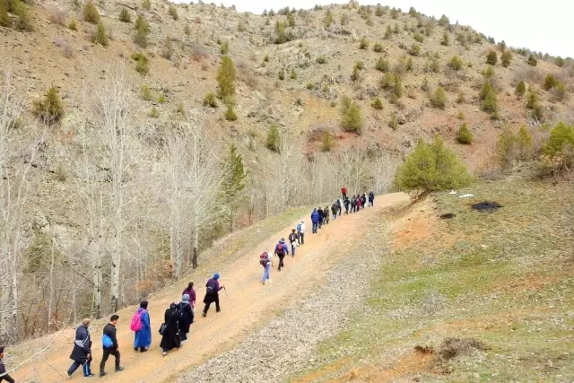 Gümüşhaneli Dağcılardan Kelkit'te Bahar Yürüyüşü