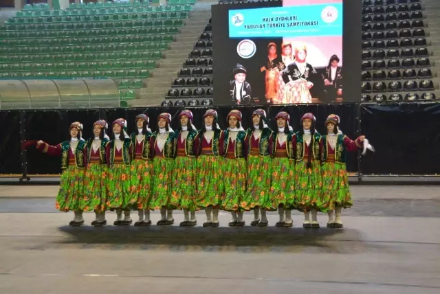 Halk Oyunlarının Yıldızları Denizli'de Belirlendi