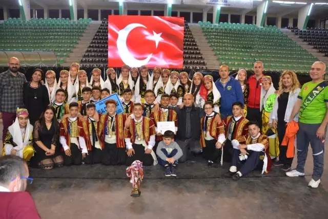 Halk Oyunlarının Yıldızları Denizli'de Belirlendi