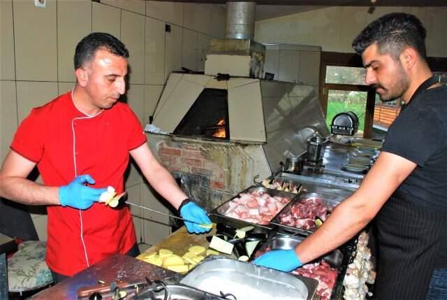 Lezzetiyle Damaklarda İz Bırakan Tokat Kebabı Cep Yakıyor