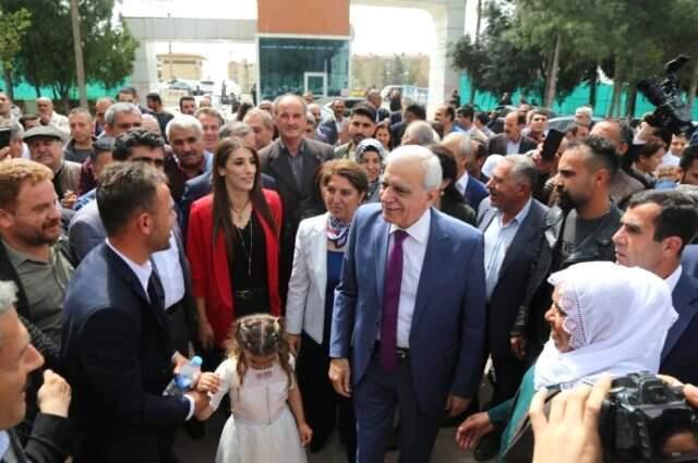 Mardin Büyükşehir Belediye Başkanı Ahmet Türk, Mazbatasını Aldı