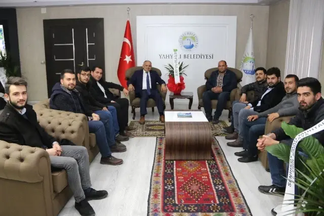 Ak Partili Gençler Başkan Öztürk'ü Ziyaret Etti