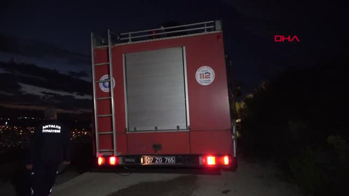 Antalya Uçurumda Asılı Kalan Aracın İçerisinde Uyudu