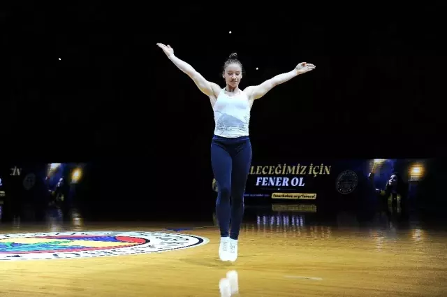 Ayşe Begüm Onbaşı'dan Müthiş Şov Ayşe Begüm Onbaşı'dan Müthiş Şov