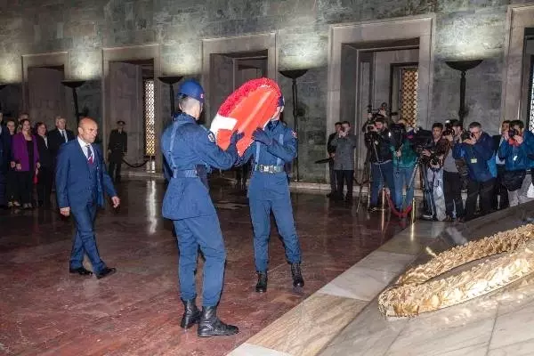 Başkan Soyer ve İzmir'in İlçe Belediye Başkanları Anıtkabir'i Ziyaret Etti