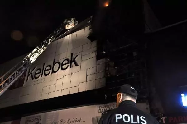 Başkent'te 5 Katlı Mobilya Mağazasında Yangın