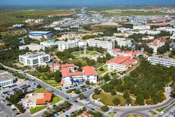 Daü Rektörlüğü Notre Dame Katedrali Yangını ile İlgili Mesaj Yayımladı Daü Rektörlüğü Notre Dame Katedrali Yangını ile İlgili Mesaj Yayımladı
