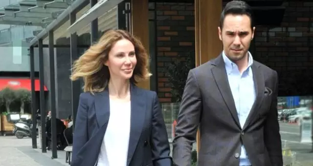 Demet Şener, Sevgilisi Cenk Küpeli İle Doğum Kliniğinde Görüntülendi Demet Şener, Sevgilisi Cenk Küpeli İle Doğum Kliniğinde Görüntülendi