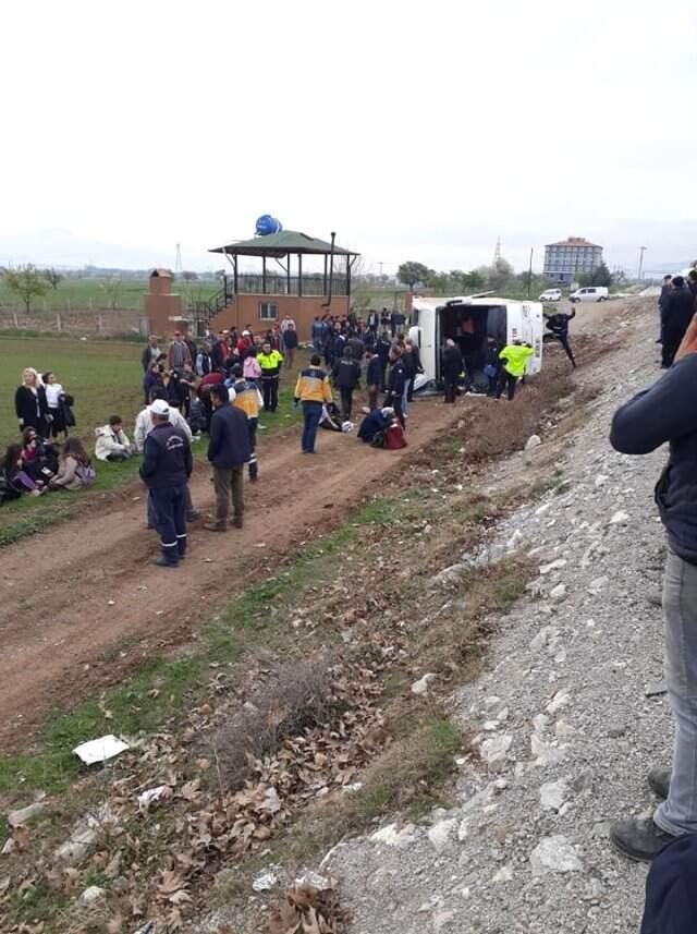 Denizli'de Öğrencileri Taşıyan Tur Otobüsü Devrildi: 34 Yaralı
