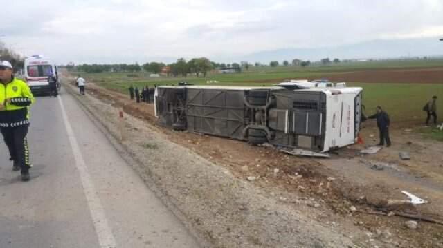 Denizli'de Öğrencileri Taşıyan Tur Otobüsü Devrildi: 34 Yaralı