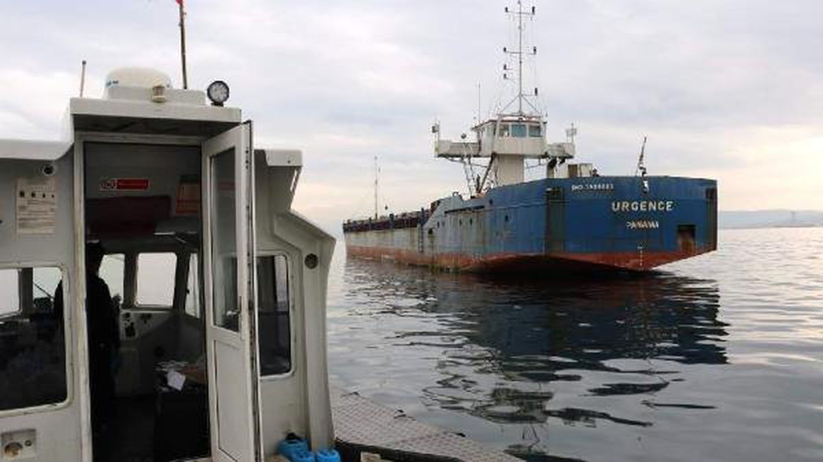 Gemilerini Terk Edemeyen Denizcilere Gıda Yardımı Yapıldı