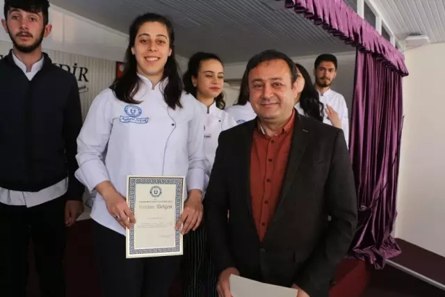 Kuşadası'nda 'Gastronomi Şenliği' Düzenlendi Kuşadası'nda 'Gastronomi Şenliği' Düzenlendi