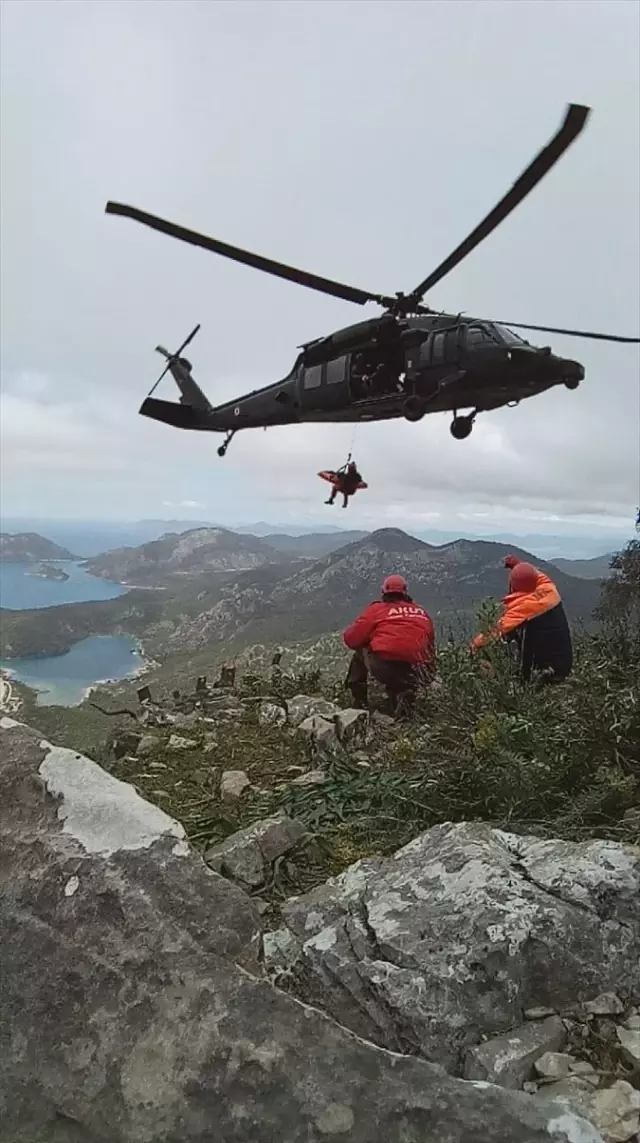 Paraşütçülerin Cenazeleri Helikopterle Çıkarıldı