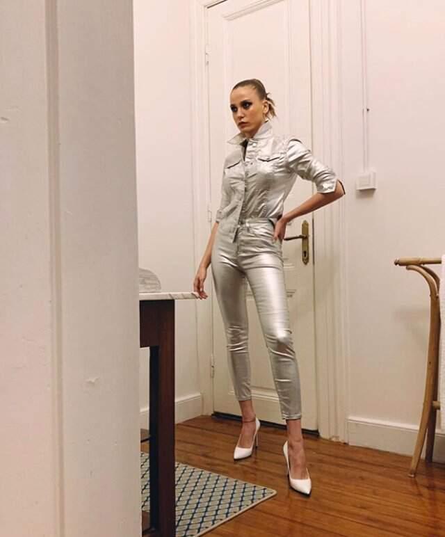 Serenay Sarıkaya, Yüzü Olduğu Markanın Gecesinde Kurtlarını Döktü